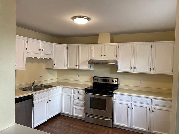 Large eat-in kitchen