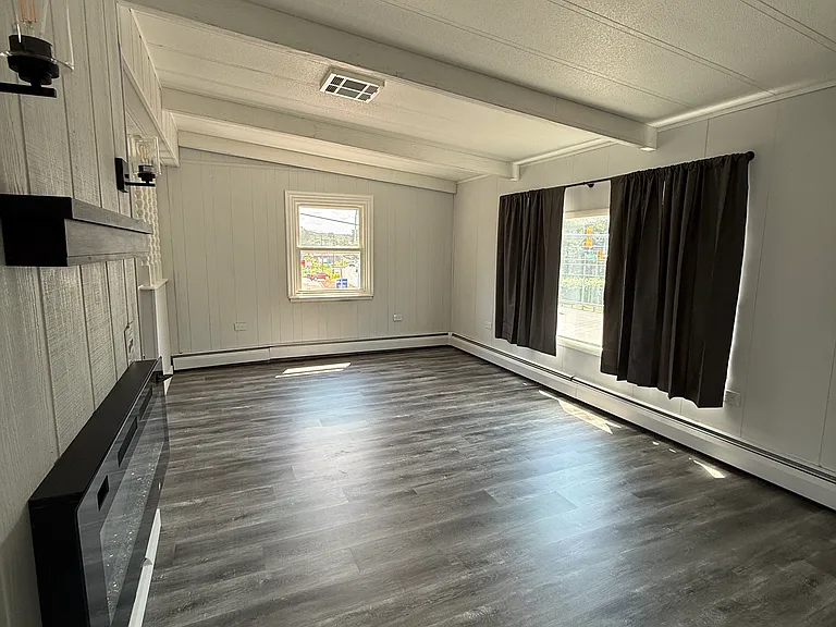 2285 Memorial Hwy #3 — Photo 4