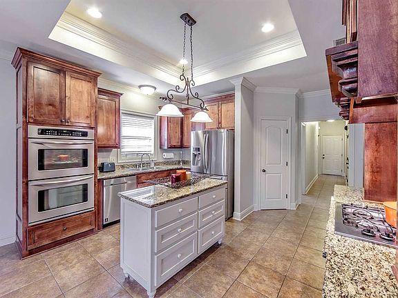 5th image of 215 Lakewood Dr