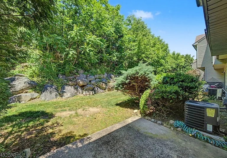 415 Union St — Photo 36