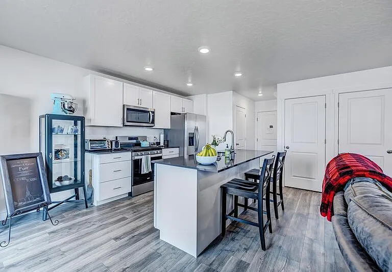 408 N Sea Chaser Ln #BASEMENT — Photo 9