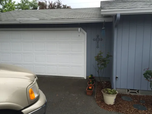 1099 SW G St, Grants Pass, OR 97526