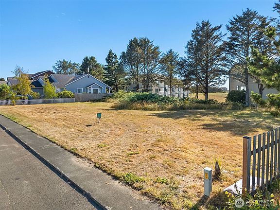 3rd image of 2701 Sea Crest Avenue N