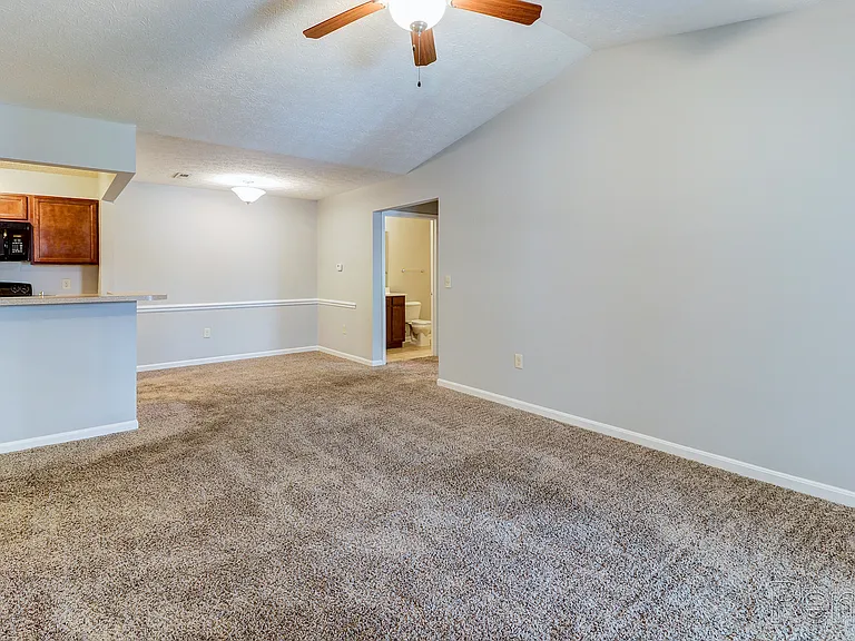 Crossroads Apartments — Photo 14