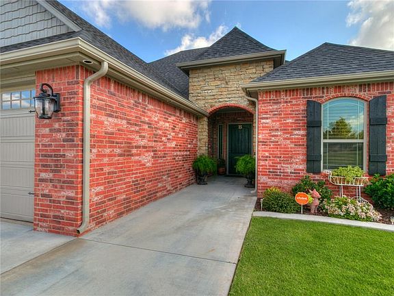 2nd image of 1400 Crimson Dr