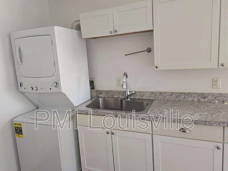 2 bed, 1.0 bath, $1,050 — Photo 1