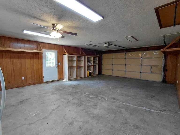 109 Vaughan Ct — Photo 7