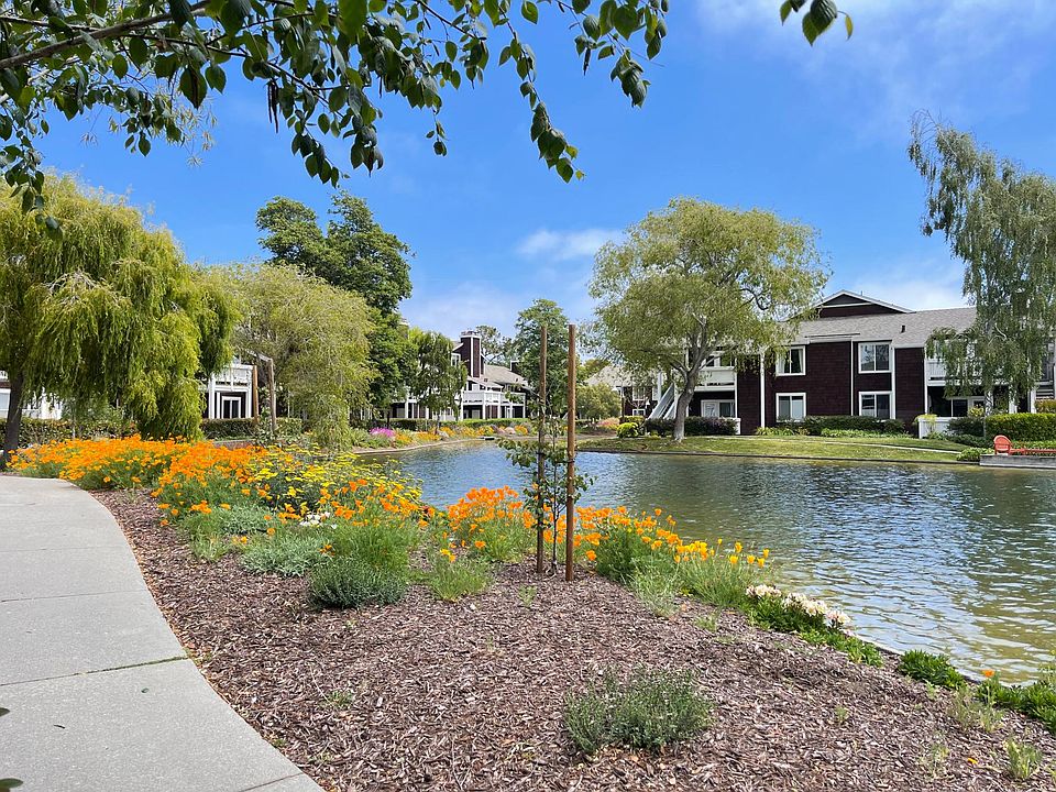 1st image of 7 Marina Lakes Dr