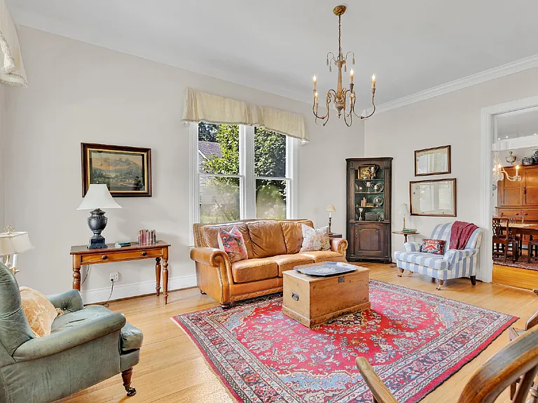 221 N Walnut St — Photo 11
