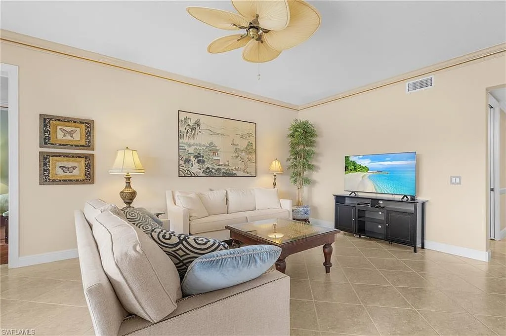 3 bed, 2.0 bath, 2050 sqft, $6,800 — Photo 3
