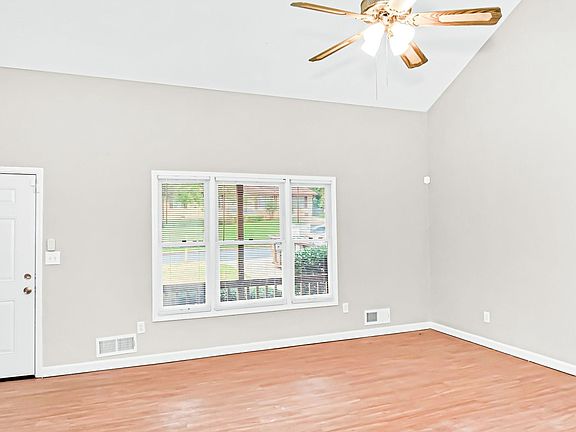5th image of 1677 Underwood Dr SE