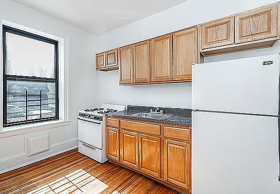 4th image of 22-06 38th St #2A