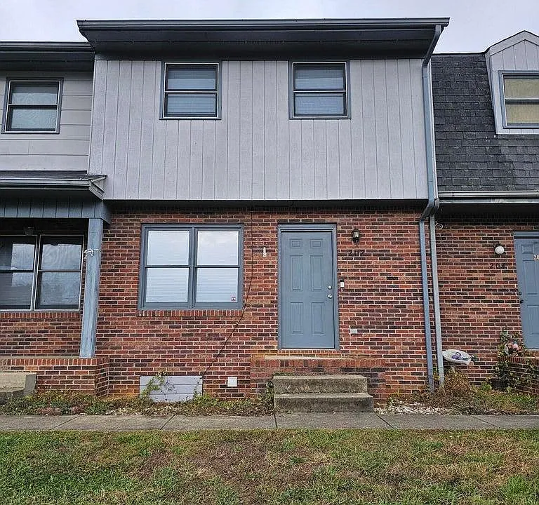 202 Oakcrest Cir