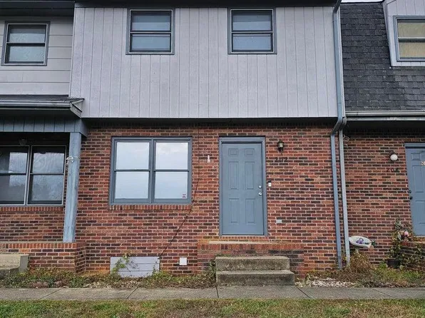 202 Oakcrest Cir, Bristol, VA 24201