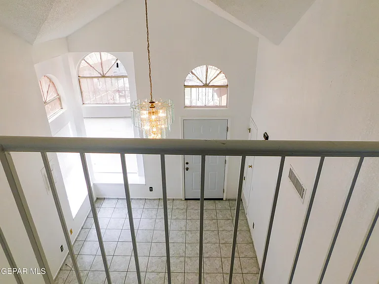 726 Medina St — Photo 21