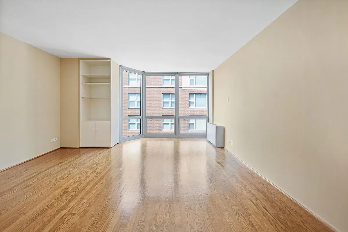 Living Room - 21 W Goethe St #15D