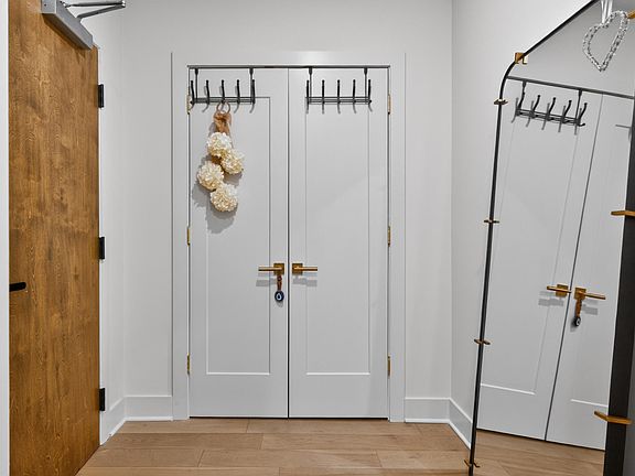 5th image of 106 W Vine St #403