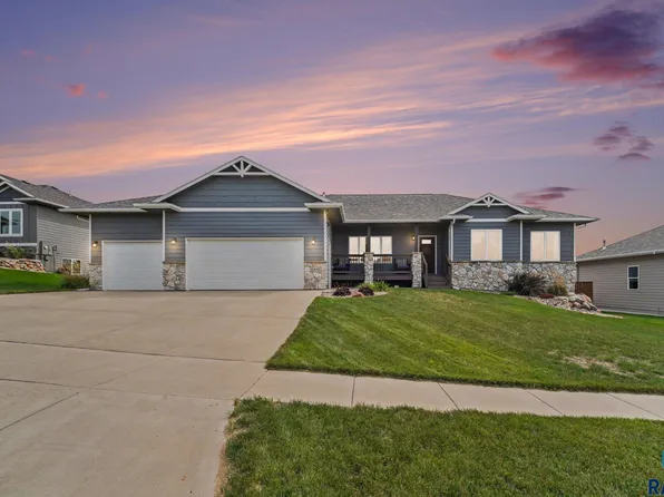 8209 E Willow Leaf St, Sioux Falls, SD 57110