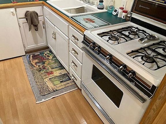 5th image of 10550 Holloway Dr #58