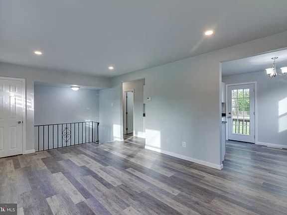 5th image of 216 S Lincoln Ave