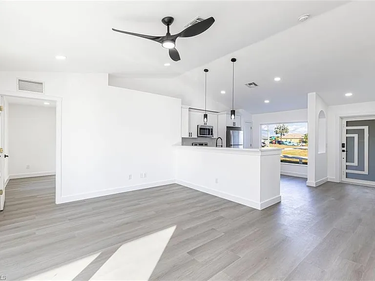 1230 NW 13th Ave — Photo 15