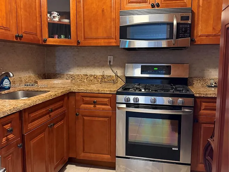 720 Collins Ave #506 — Photo 4