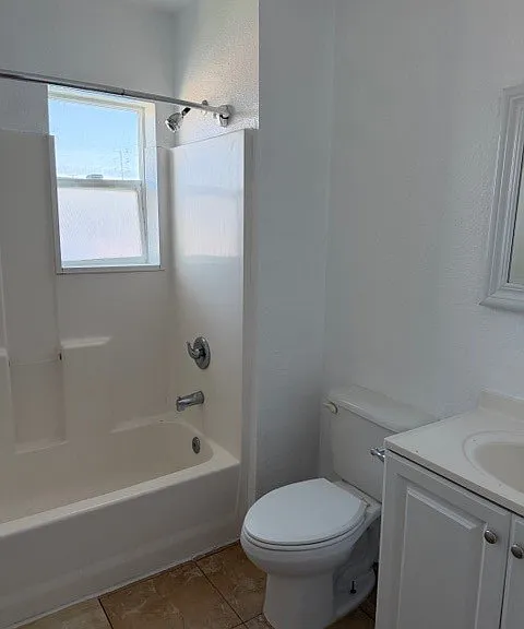 7811 S San Pedro St #4 — Photo 10