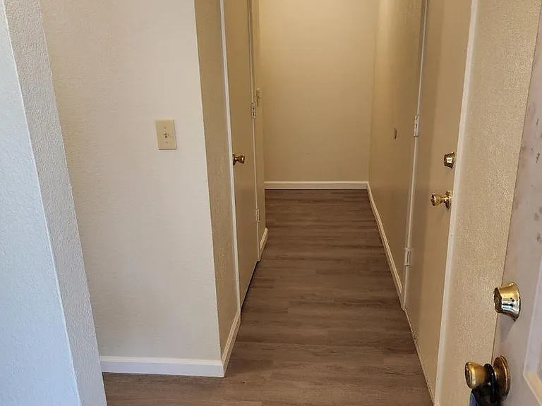 2339 Ferry St — Photo 2