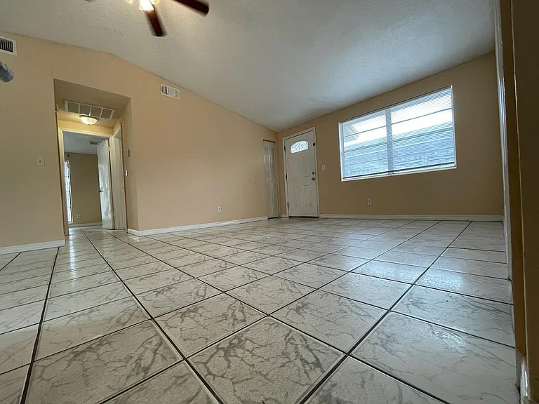 9124 Sandcroft Ct — Photo 6