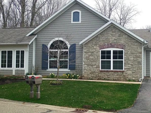 3061 Riverview Ln, Benton Harbor, MI 49022