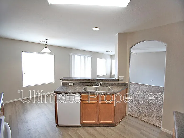 21983 W Gardenia Dr — Photo 9