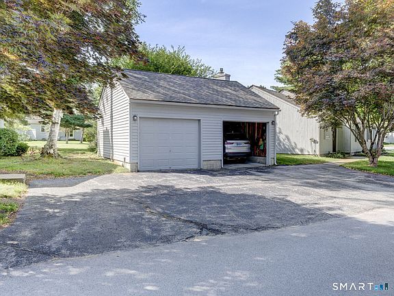 3rd image of 25 Woodstock Meadows #25
