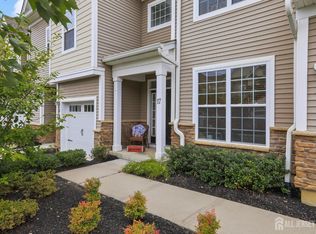 17 Grabowski Dr, Parlin, NJ 08859