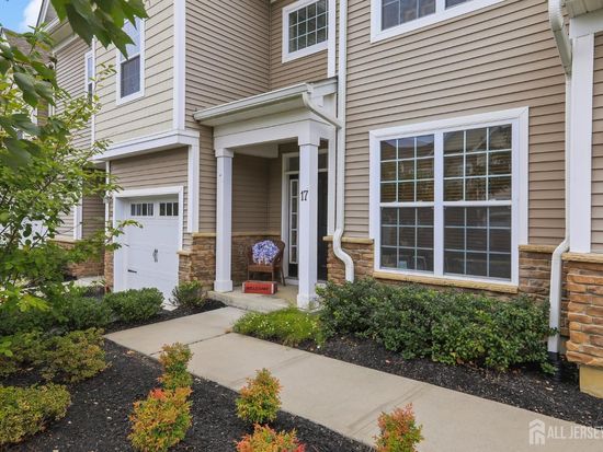 17 Grabowski Dr, Parlin, NJ 08859