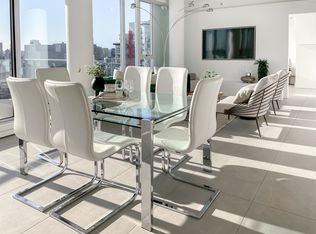 689 Abbott St #3703, Vancouver, BC V6B0J2