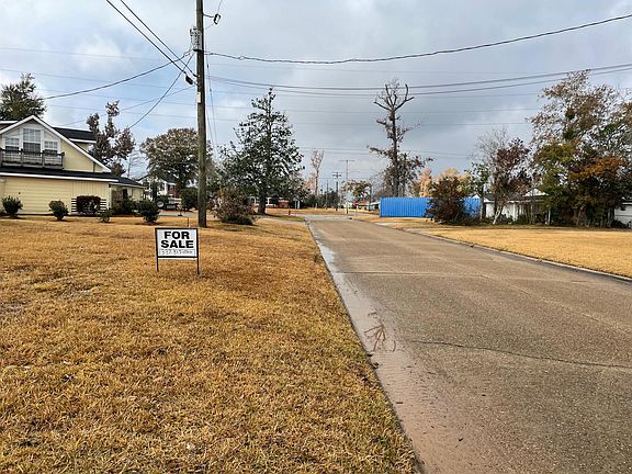 Street View- Looking at Lake St