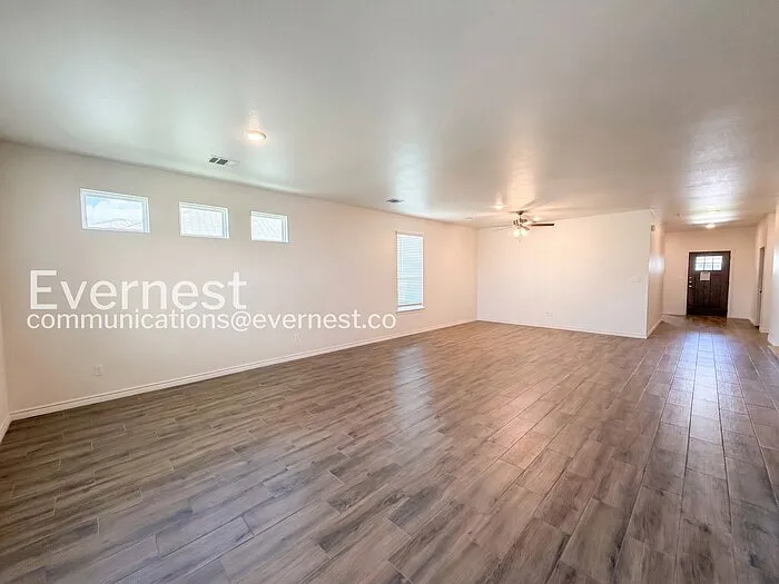2231 Hornbeam St — Photo 5