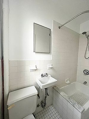 5th image of 318 E 59th St APT 2D