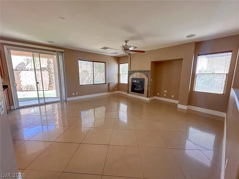 142 Castle Course Ave — Photo 3