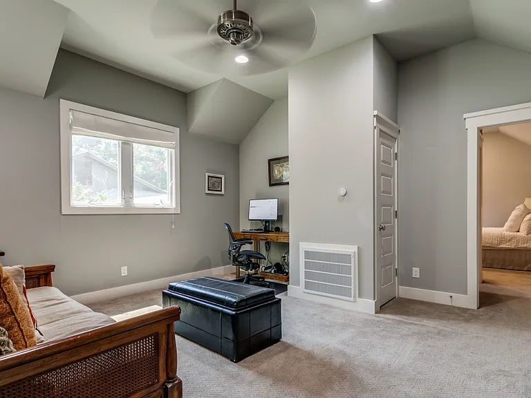 242 E Elmview Pl — Photo 19