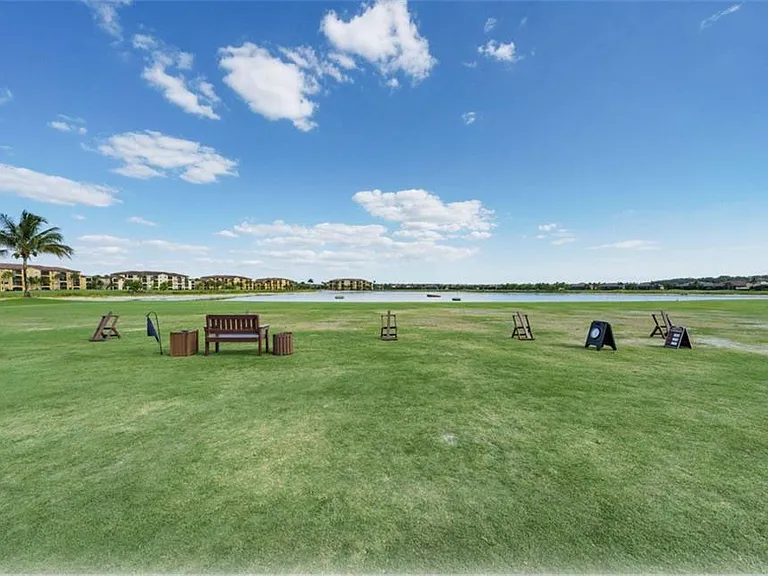 Golf driving range