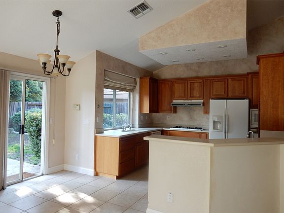 4th image of 107 Pembury Way