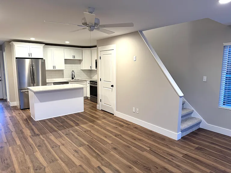 1351 Charleston Ave — Photo 6
