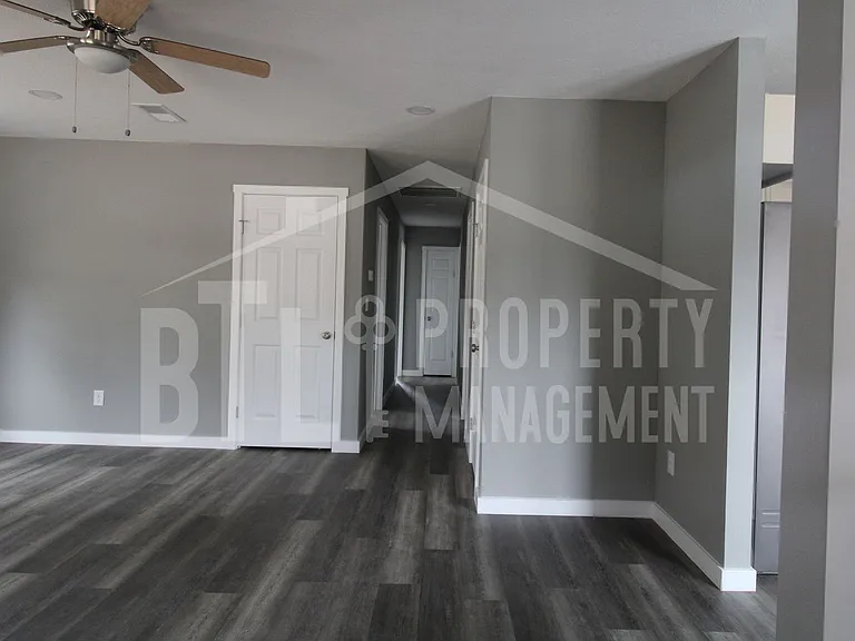 300 Valley Stream Cir — Photo 5