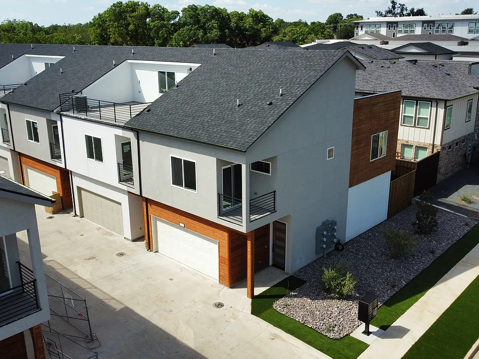 7343 Amour Vallon Pl