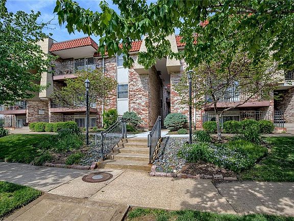 2nd image of 5004 Baltimore Ave APT 304