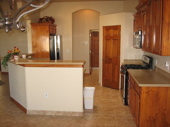 Recessed lighting, breakfast bar & plenty of room for 6 seat dining table