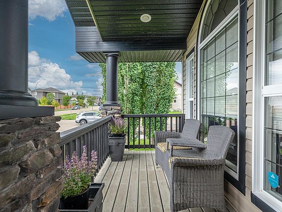 3rd image of 19 Newton Pl