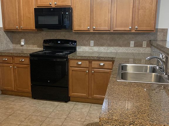 Modern kitchen w/ granite countertops and tons of cabinet space