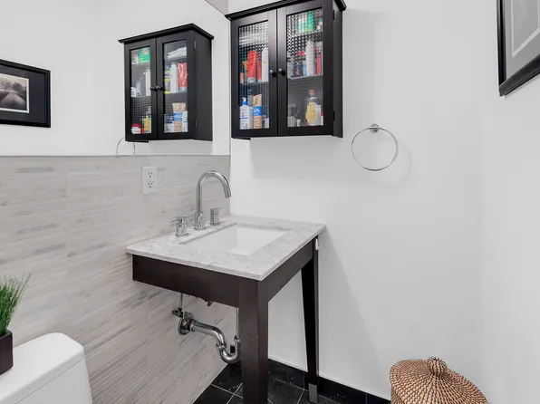 1438 Third Avenue image 3 of 11